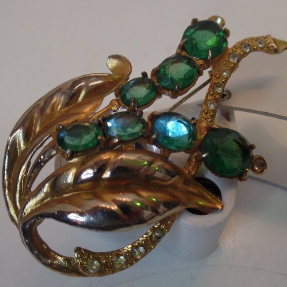 Vintage Unbranded Brooch Jewelry - Vintage Goldtone & Green Stone Brooch, Unbranded apx 3" X 1.75"  Eyecatching!